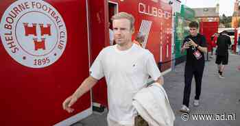 Julian Brandt in de basis tegen Shelbourne, Mika Godts op de bank in Dublin