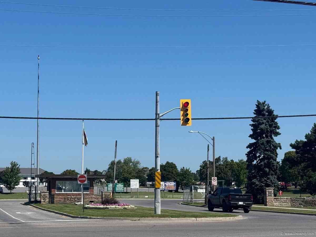 Kingston local raises safety concerns with malfunctioning left-turn signal