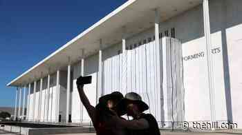 Board votes to close Kennedy Center during renovations