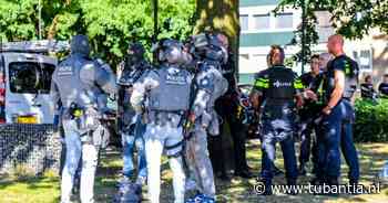 Urenlange politieactie houdt Enschedese wijk Boswinkel in haar greep, aanhouding blijft uit
