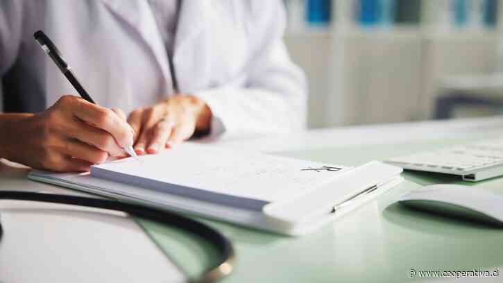 Mujer lleva más de 8 años con licencias médicas: Ahora tramita pensión de invalidez