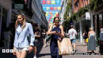 UK economy grows but experts warn of challenging months ahead
