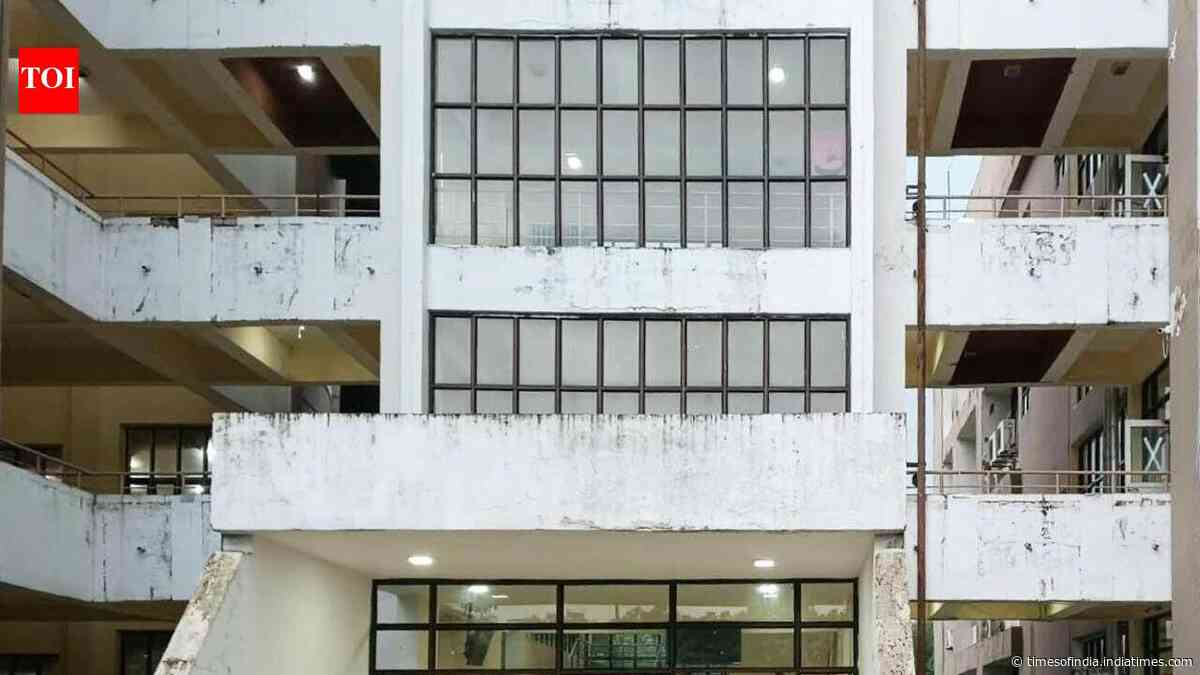 2nd-yr IIT-Kgp student dies after fall from 3rd floor