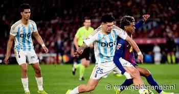 Feyenoord huurt Spaanse linksback om gemis Jordan Bos op te vangen
