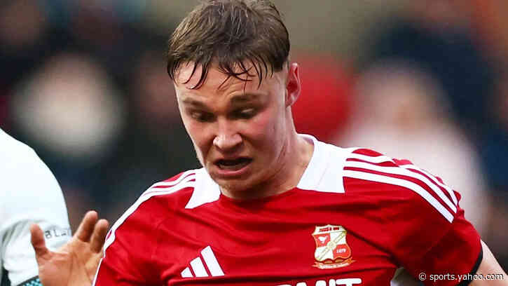 Glatzel signs three-year Swindon Town contract