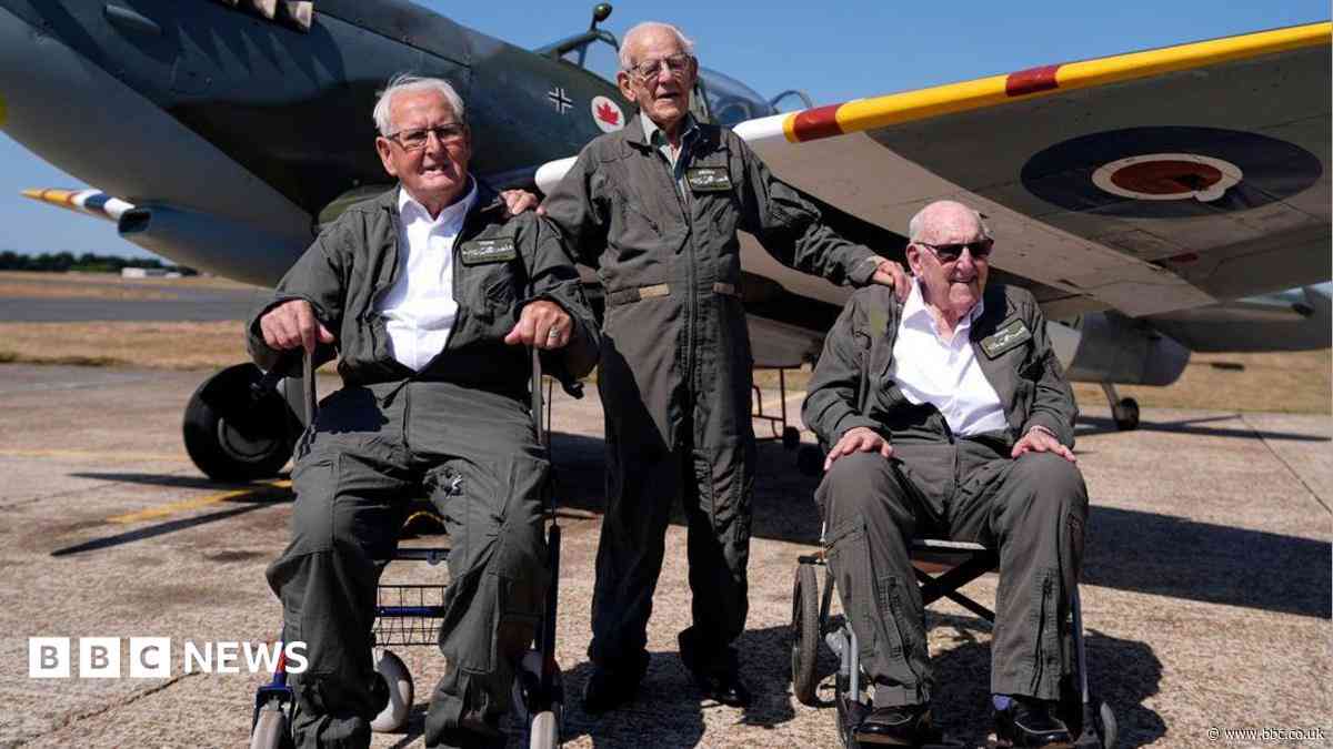 WW2 veterans fly in Spitfires for first time