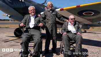 WW2 veterans fly in Spitfires for first time