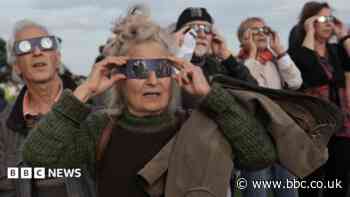 Hundreds enjoy eclipse atmosphere despite clouds