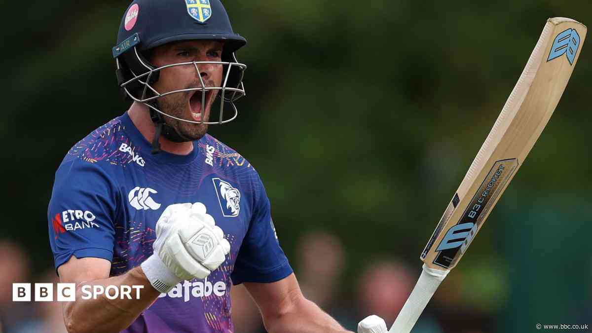 Durham all-rounder Rhodes extends deal