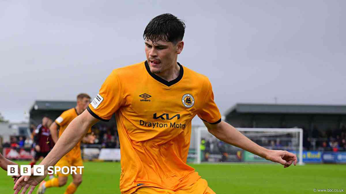 Gateshead swoop for defender Lankshear