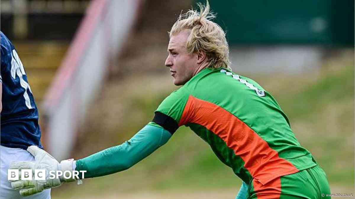 Keeper Desbois reunited with Elliot at Carlisle