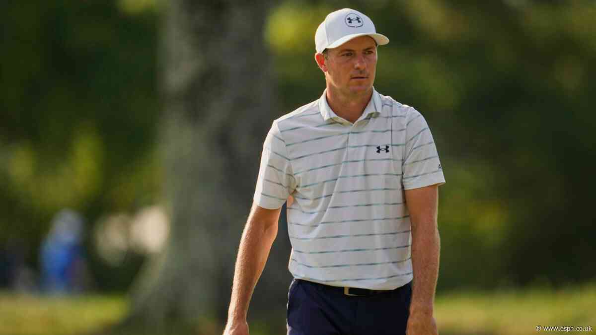 Spieth grabs share of lead in FedEx playoff opener