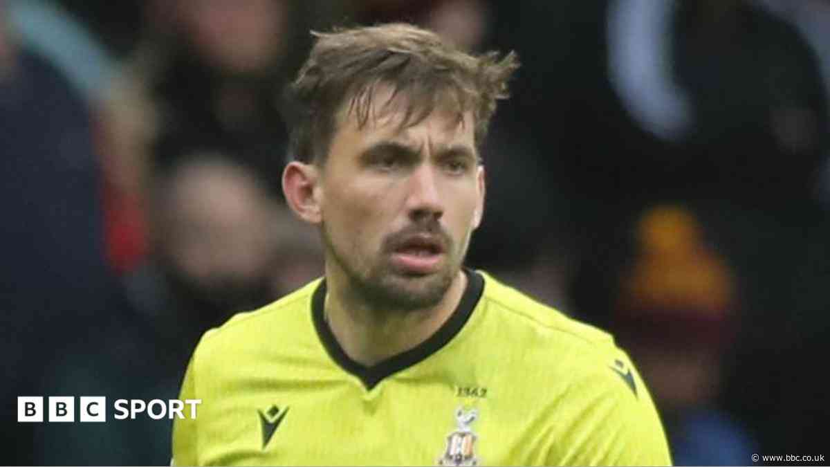 Watford sign goalkeeper Walker from Bradford
