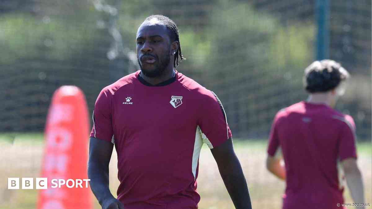Ex-West Ham striker Antonio training with Watford