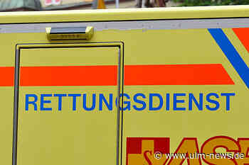 Motorradfahrerin bei Sturz gegen Baum geprallt