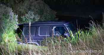 Achtervolging op A59 eindigt in sloot bij Noordhoek, bestuurder gewond