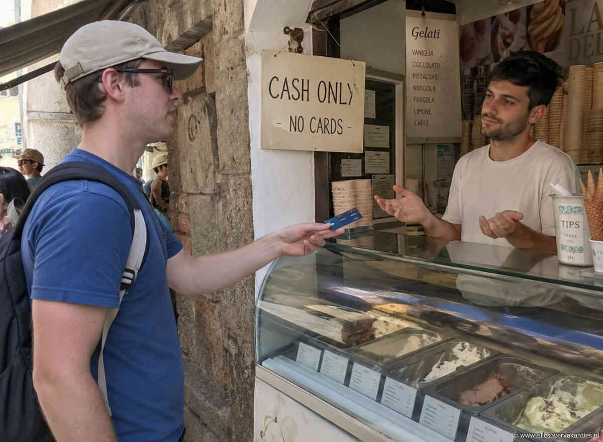 Zonder contant geld op vakantie? Dat kan je duur komen te staan