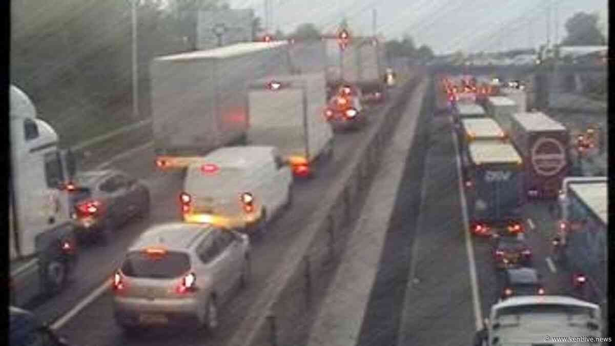 M25 Darenth Interchange live as A2 lorry crash causing long delays
