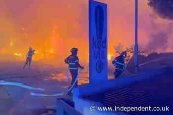 Tourists forced to flee as huge wildfire engulfs popular Croatian tourist town