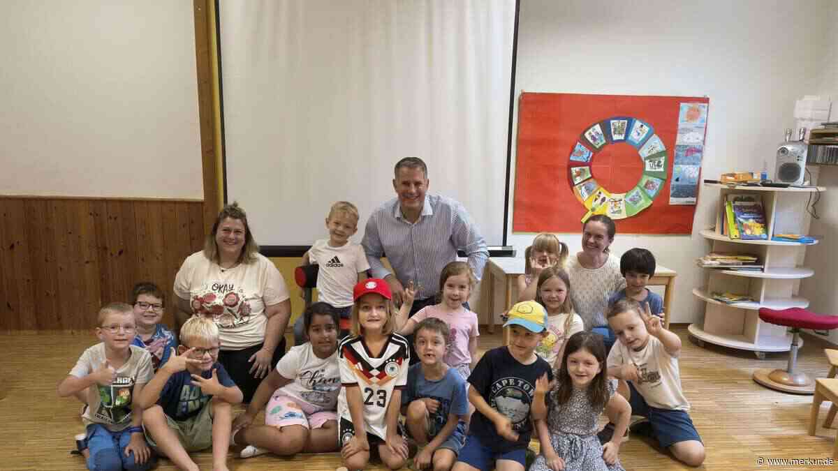 Besuch bei den Jüngsten: Kindergartenkinder löchern Bürgermeister mit Fragen