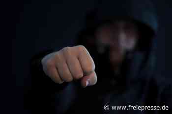 Fünf Männer prügeln 38-Jährigen im Vogtland krankenhausreif