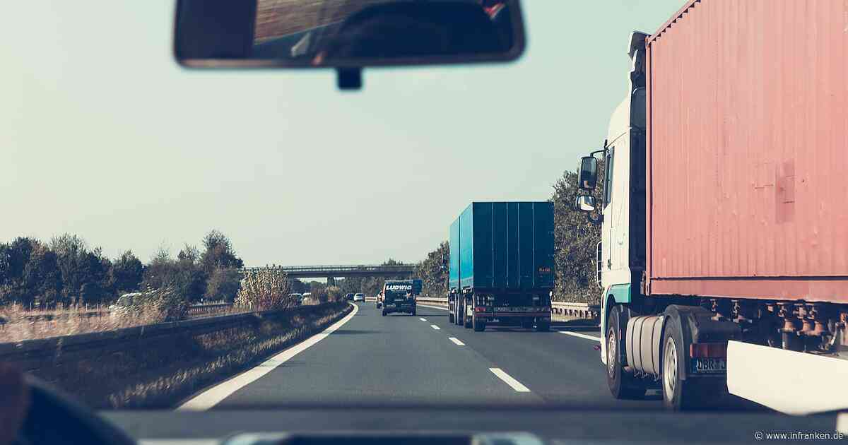 A70 im Kreis Bamberg: Autofahrer kommt von Straße ab - Kollision mit Lkw