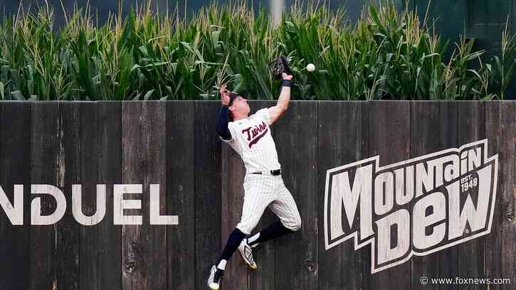 Kyle Schwarber launches two homers into the corn after MLB's incredible HoF tribute at Field of Dreams game
