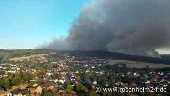 Waldbrand in NRW: Feuer kommt Ortschaft immer näher – Weltkriegsmunition wird zum Problem