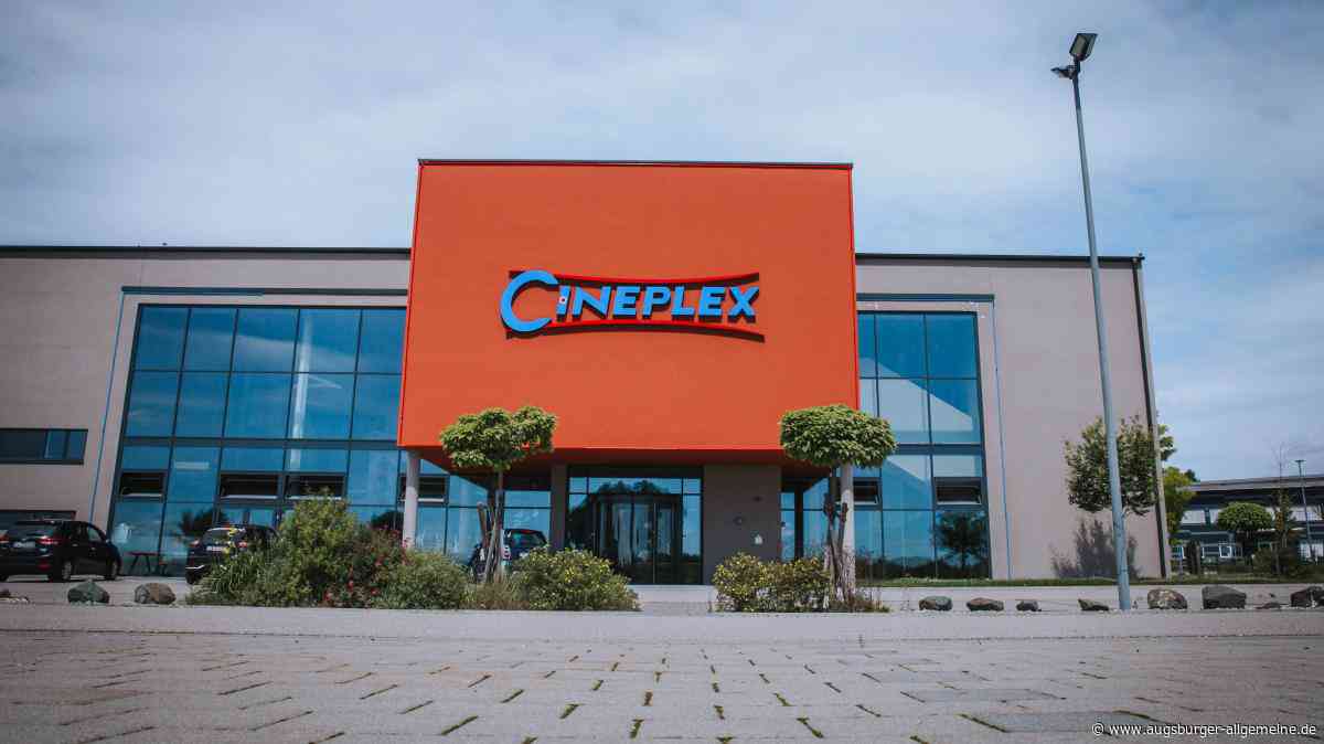 Feuerwehr rückt zu Brand im Cineplex Penzing aus