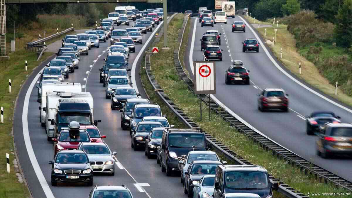 Ferienverkehr, Abfahrtsperren, Lkw-Sonderregelung – Stau am Wochenende vorprogrammiert