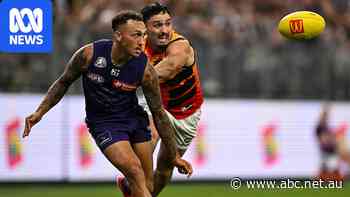 Live: Fremantle and Adelaide meet in blockbuster clash to open round 23