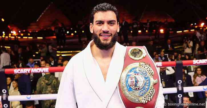 Hamzah Sheeraz ordered to face former unified world champion in dangerous title defence