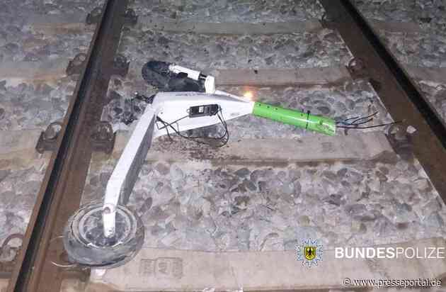 Bundespolizeidirektion München: Unbekannte störten Bahnverkehr // S-Bahn hat E-Scooter erfasst