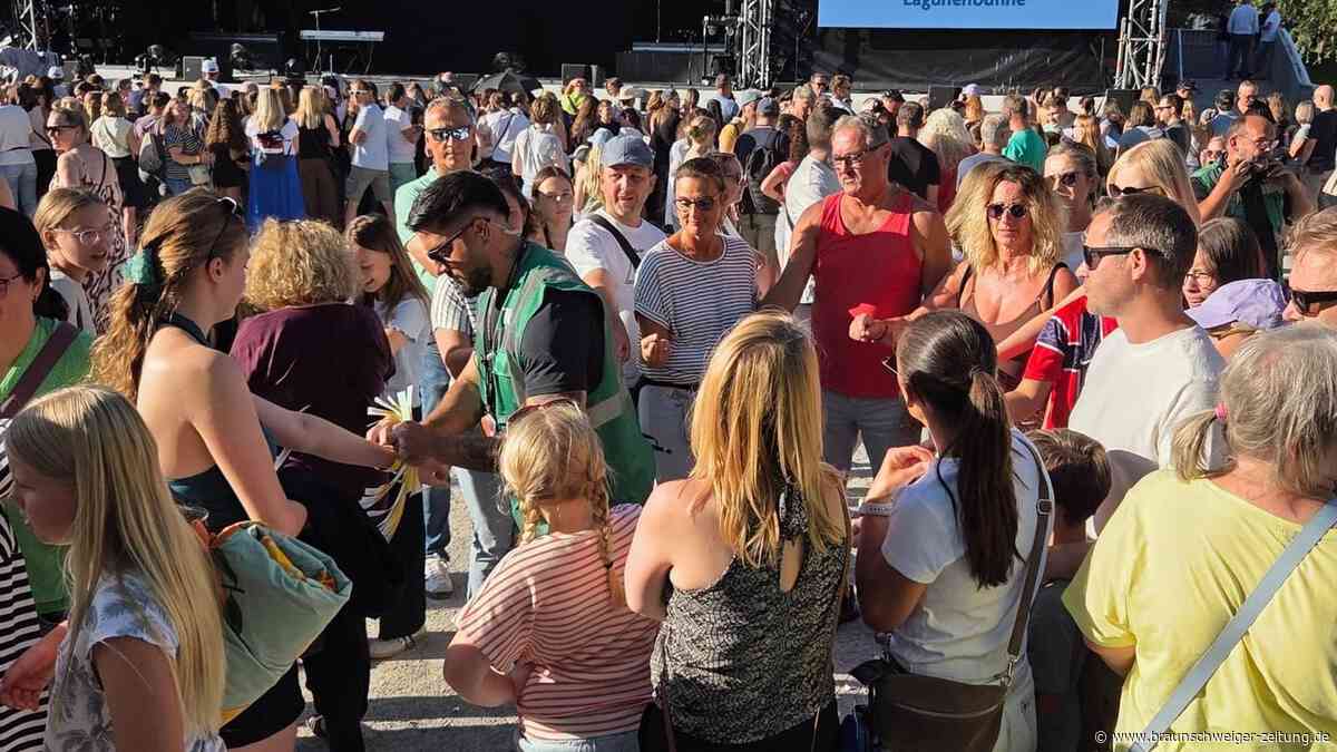 Amy Macdonald in Wolfsburg: So bekommen Sie die begehrten Front-of-Stage-Bändchen
