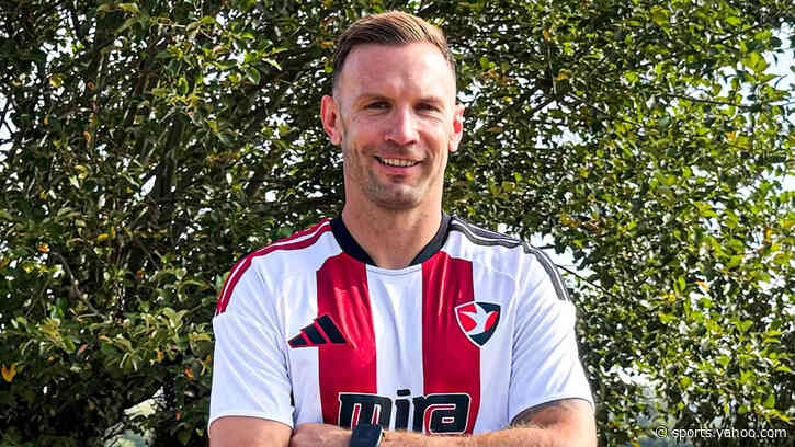 Cheltenham sign striker Weimann on free transfer