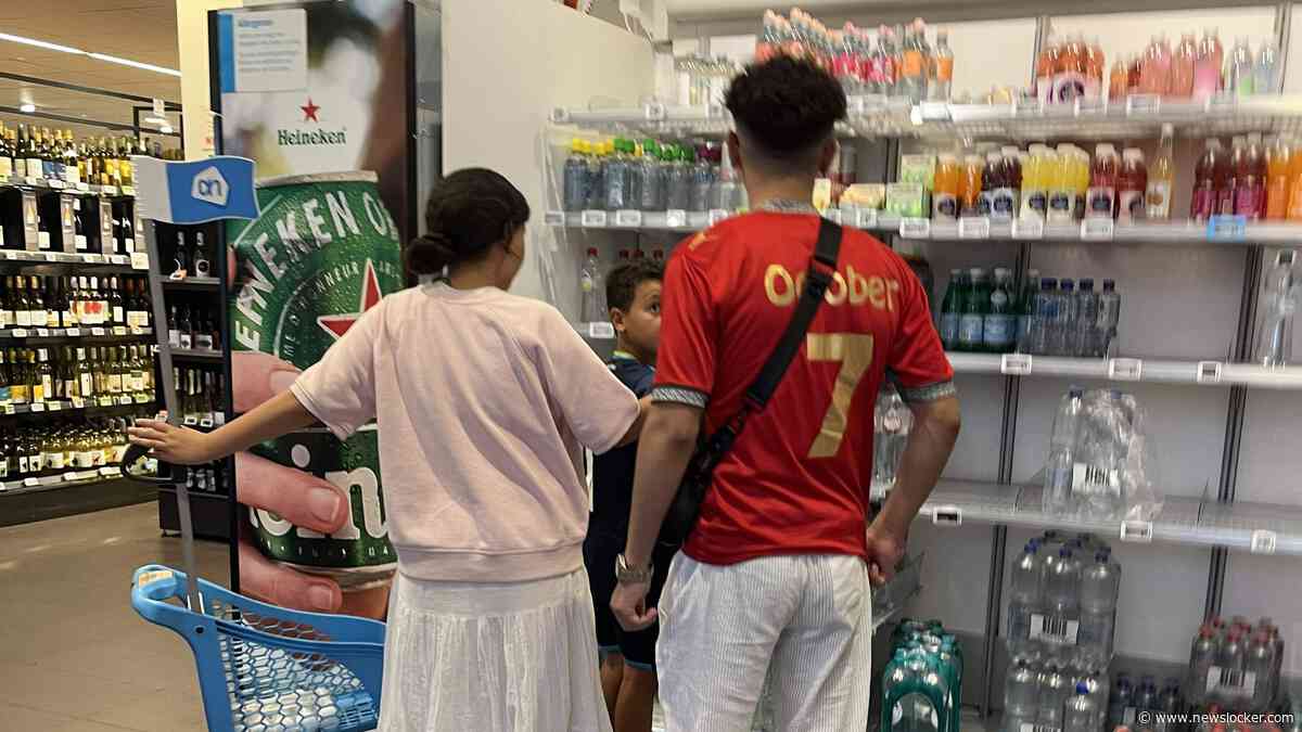 Albert Heijn-klant maakte foto van man die in ’October 7-shirt’ boodschappen deed: ’Op de voorkant stond nog meer, ik had het moeten filmen’
