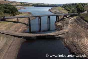 Houseboat owners left high and dry by shrinking water levels across England