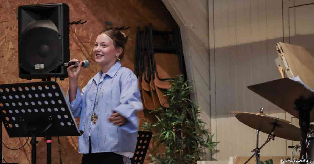 Kennismaken met muziekinstrumenten en zang tijdens open dag van IJsselvilla in Deventer