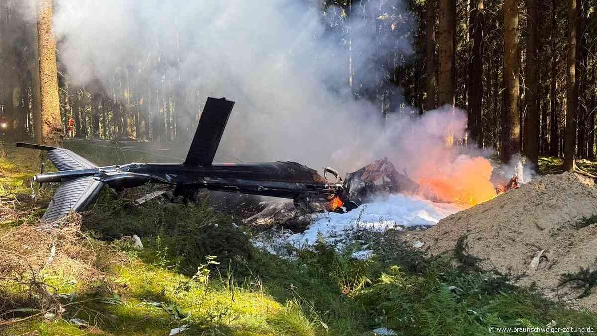 Hubschrauber stürzt im Erzgebirge ab und brennt – Pilot laut Feuerwehr tot