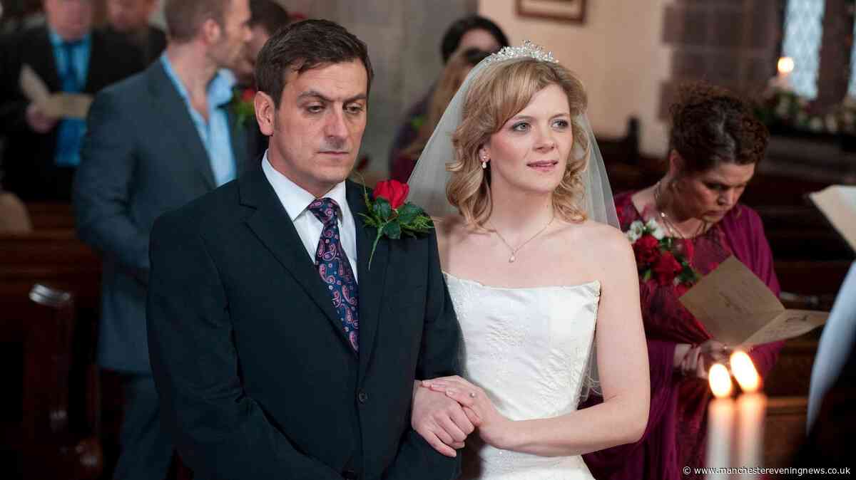Corrie's Jane Danson issues 'come back' demand to Peter Barlow star