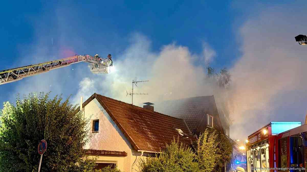 Großbrand in Herzberg: Polizei ermittelt, Spendenaufruf für Bewohner des Brandhauses