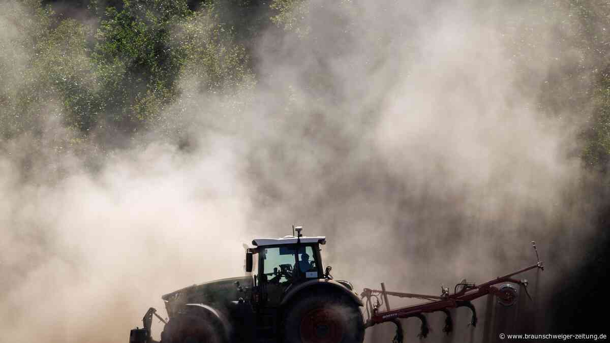 Tödlicher Traktorunfall: Landwirt überfährt seinen dreijährigen Sohn