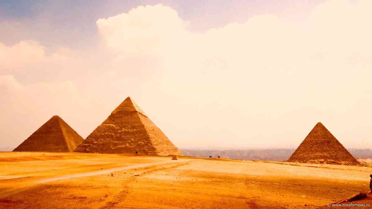 Hij keek onder de Grote Piramide — en daarna werd zijn onderzoek ingetrokken