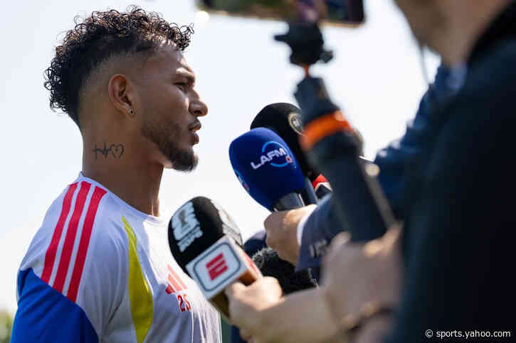 Barcelona deny interest in South American striker with €80m release clause – report