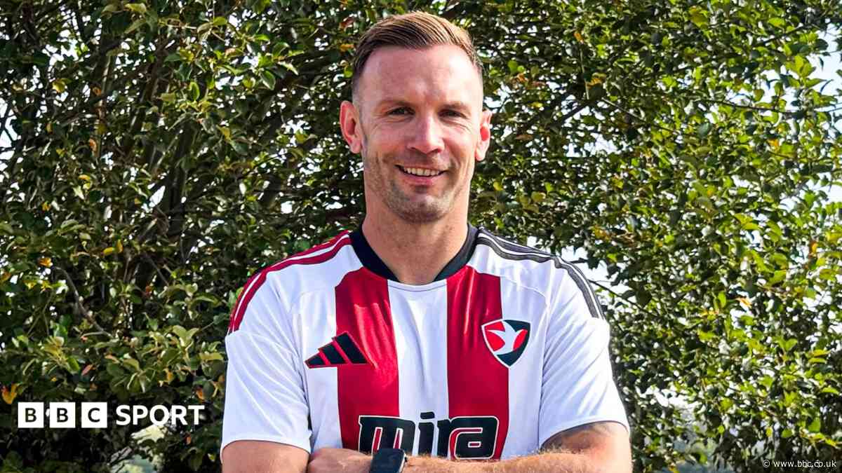 Cheltenham sign striker Weimann on free transfer