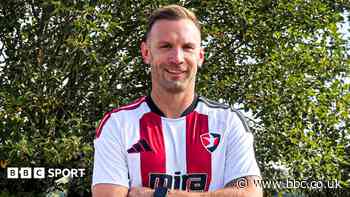 Cheltenham sign striker Weimann on free transfer