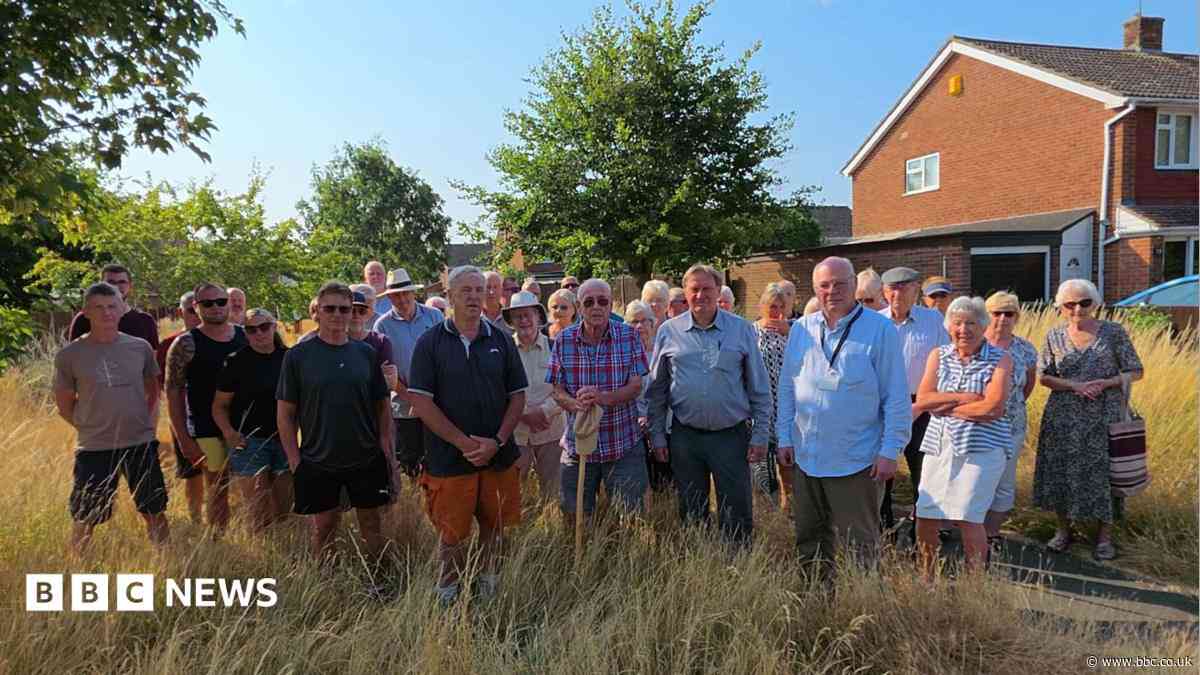Uncut grass is a 'potentially lethal' fire risk