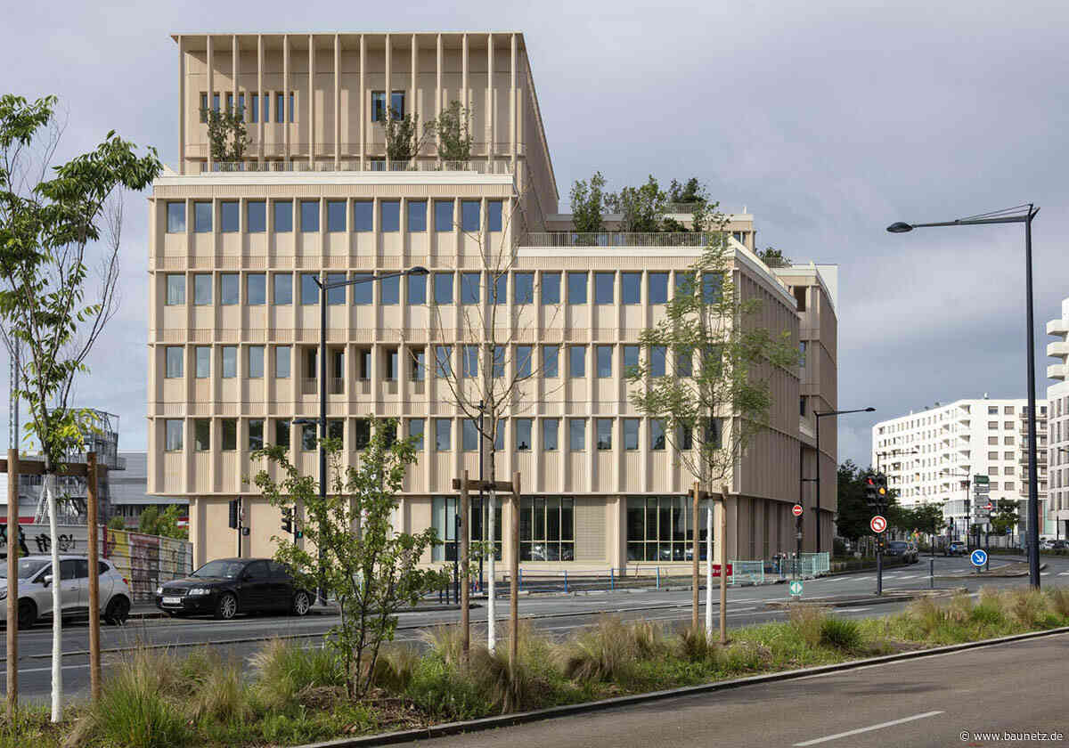 Allerlei Pilaster und Gesimse - Bürobau in Bordeaux von it’s Architetcure
