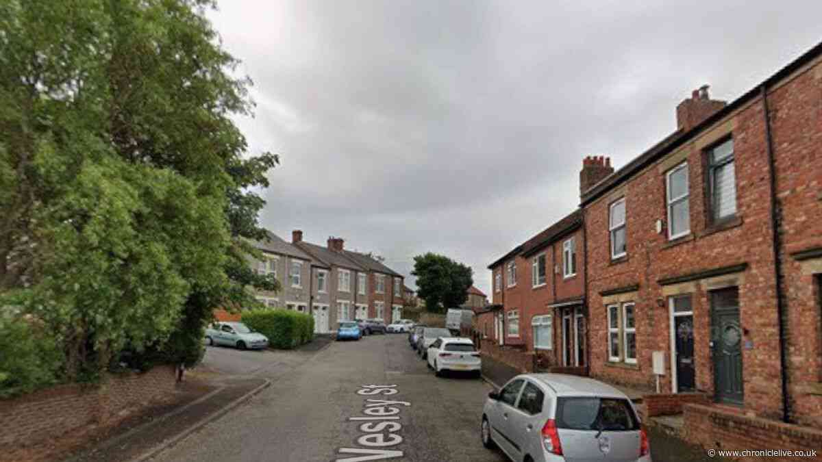 Man arrested after armed police descend on Gateshead residential street over alleged firearm threats