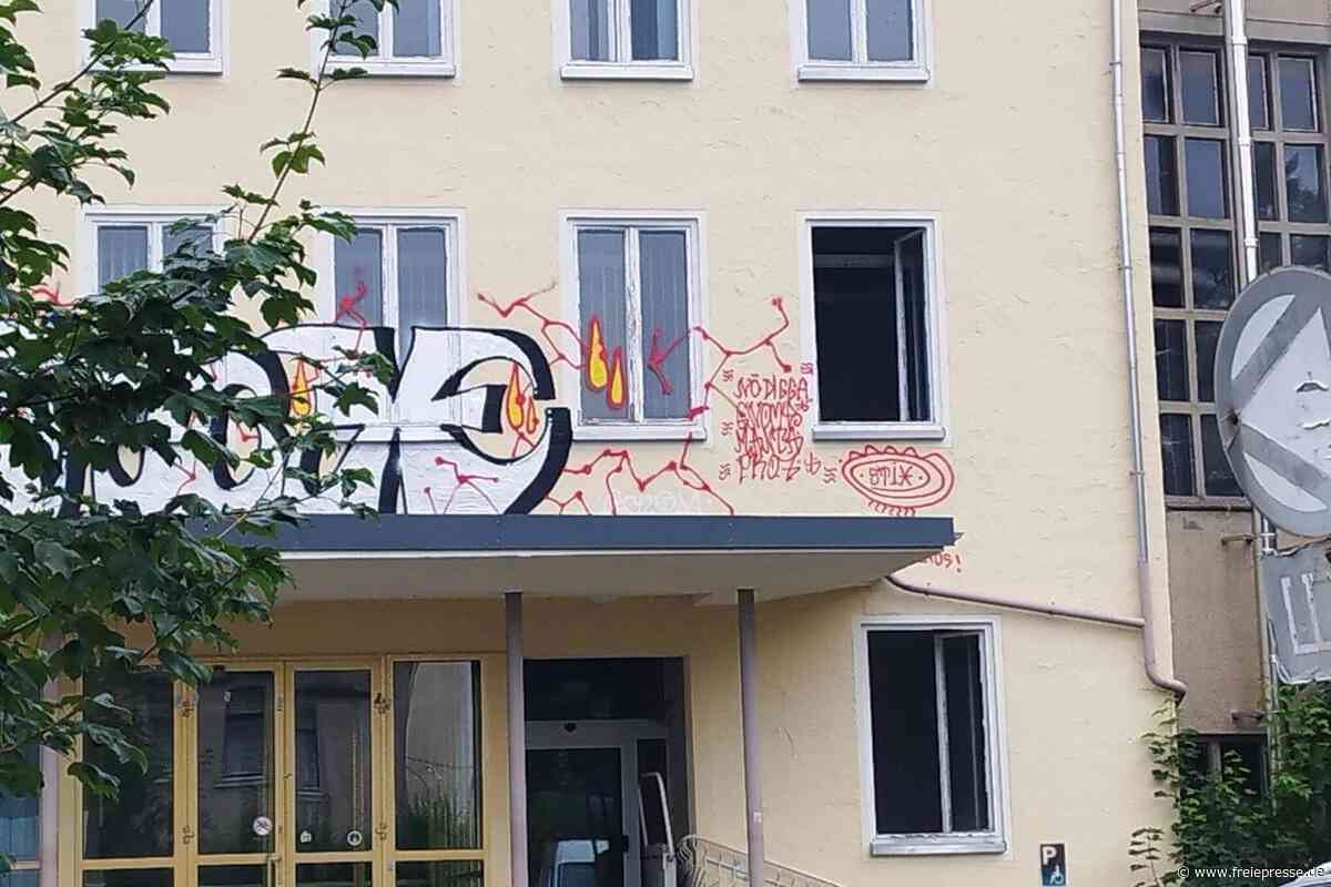 Begängnis in Ex-Arbeitsamt Klingenthal: Polizei greift ein